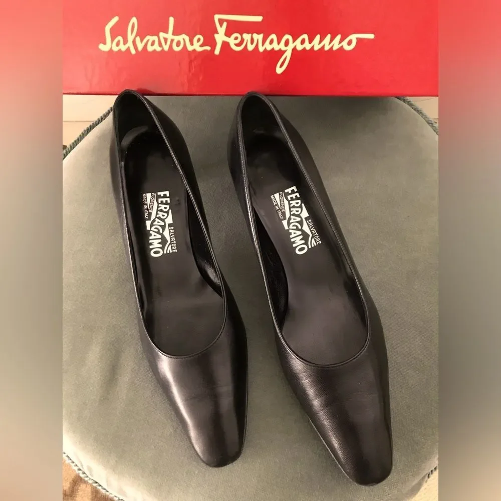 Salvatore Ferragamo Designer FILM Kid Nero Classic Black Leather Pumps Size 9AA